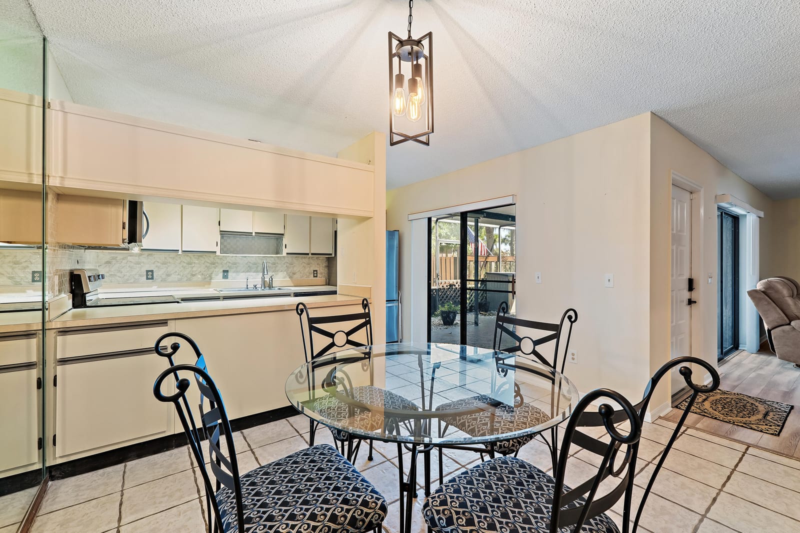 402 SE Castle Court — photo 9