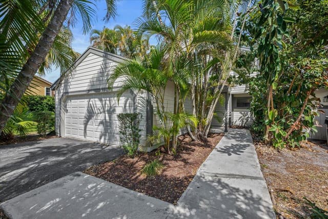 2537 Bedford Mews Drive, sold in Bedford Mews At Wellington, Wellington, FL