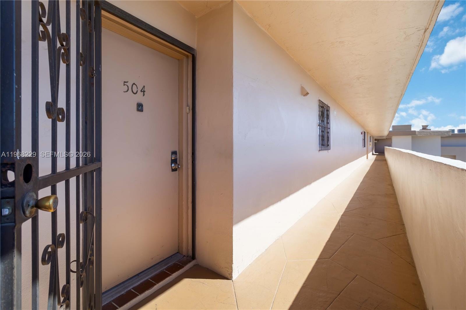 8895 Fontainebleau Boulevard 504, Miami, FL 33172 photo 2