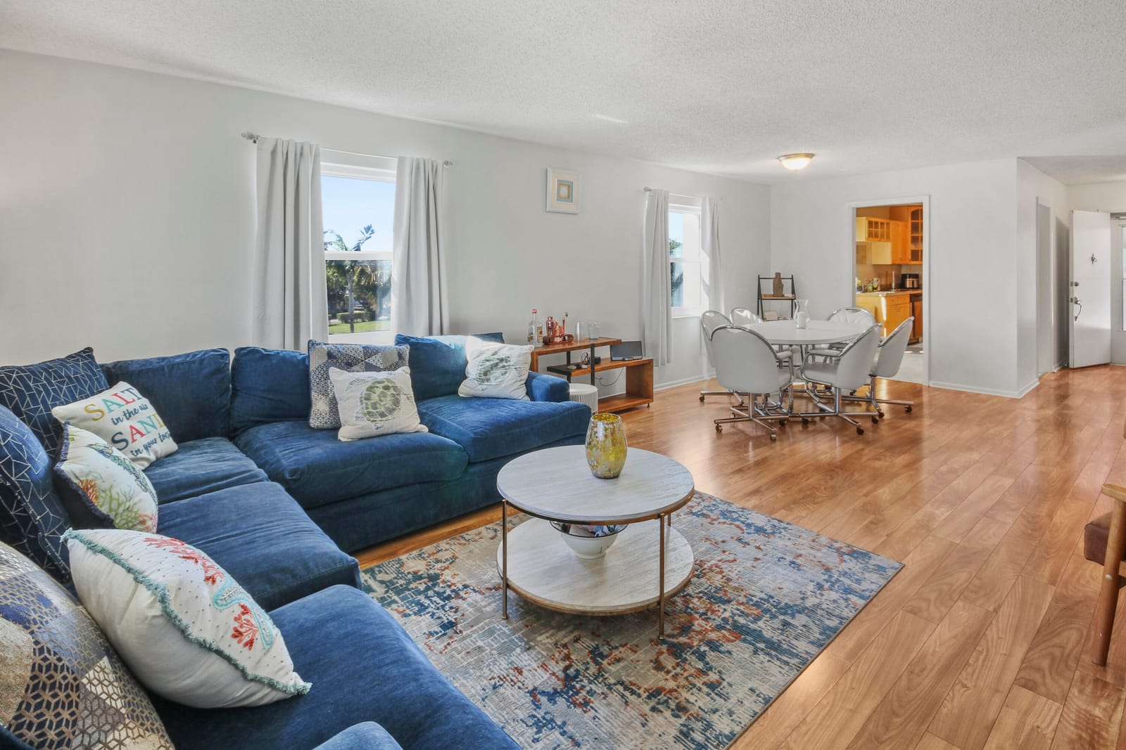 2936 Lake Shore Drive 310 — photo 2