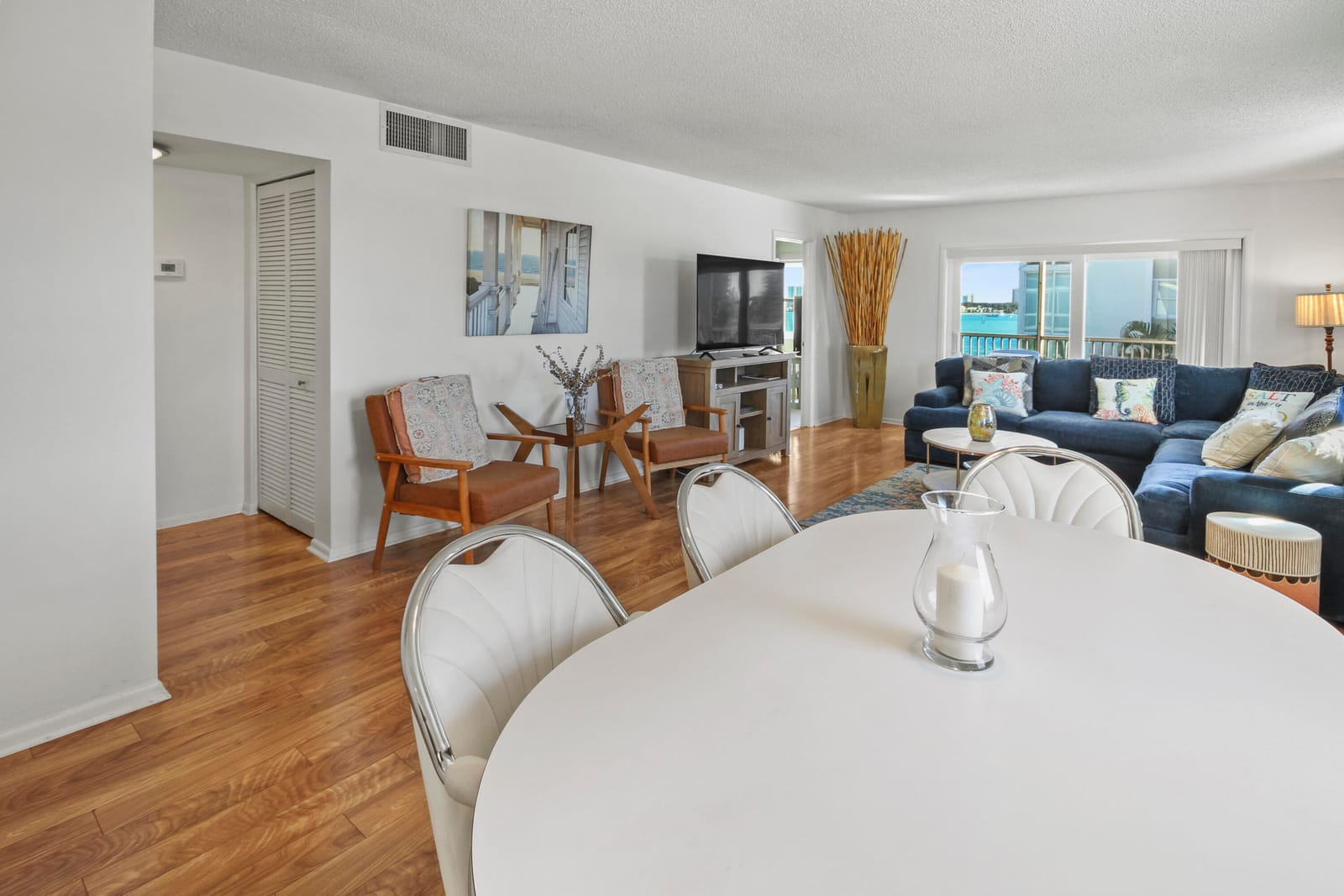2936 Lake Shore Drive 310 — photo 3
