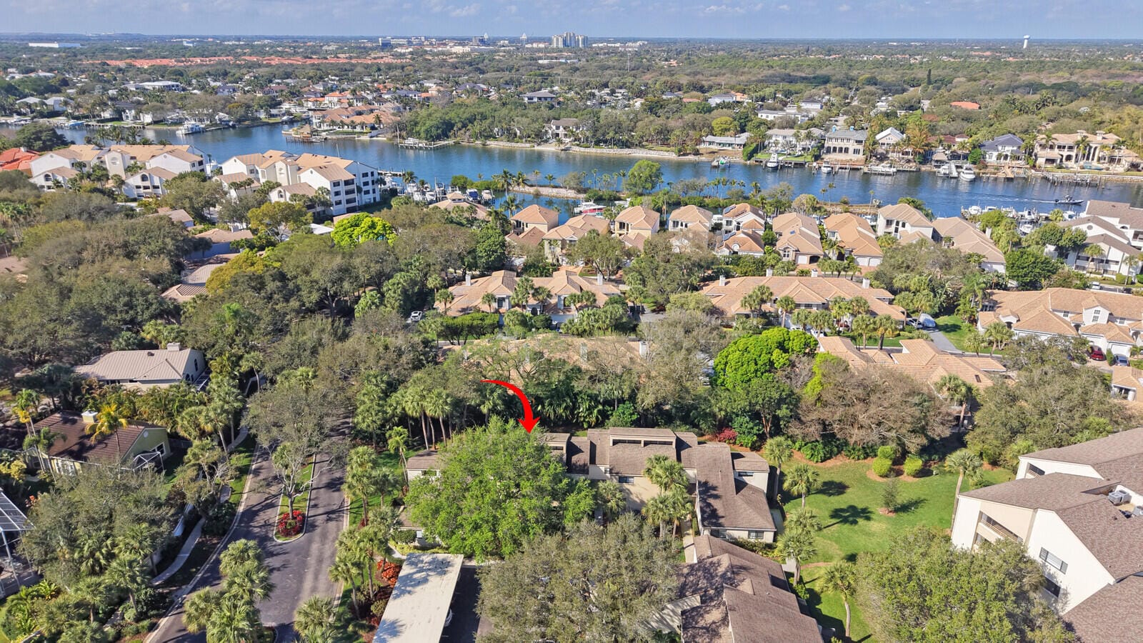 215 Oak Harbour Drive — photo 2