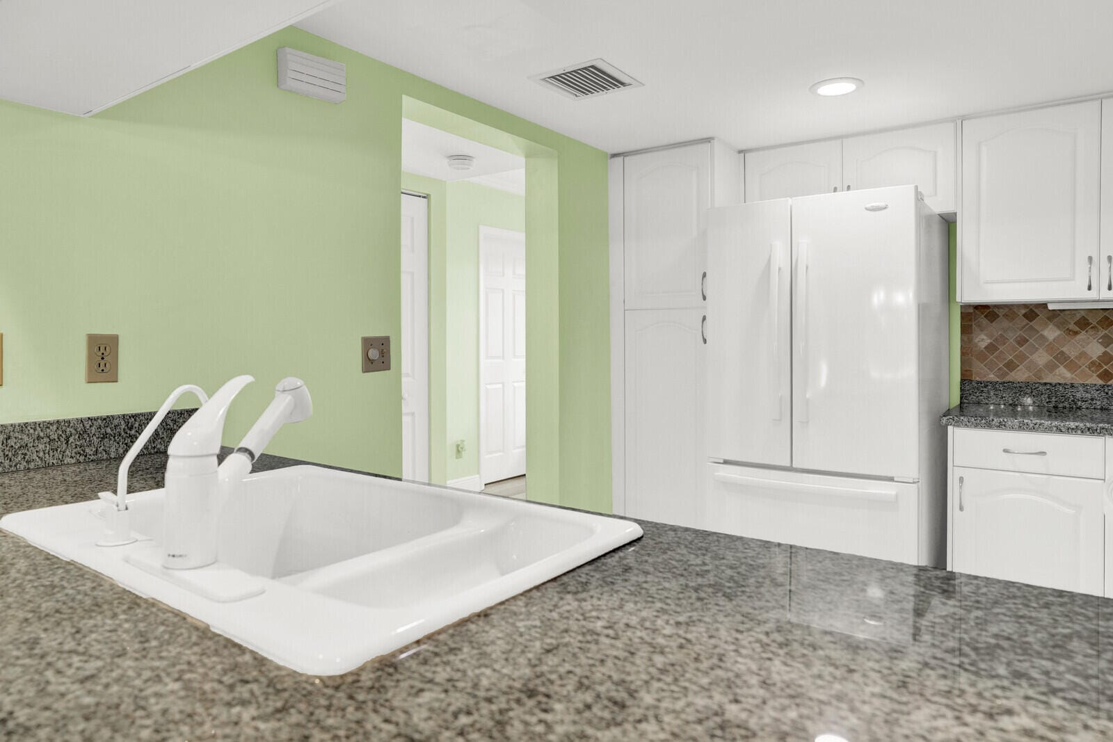 215 Oak Harbour Drive — photo 11