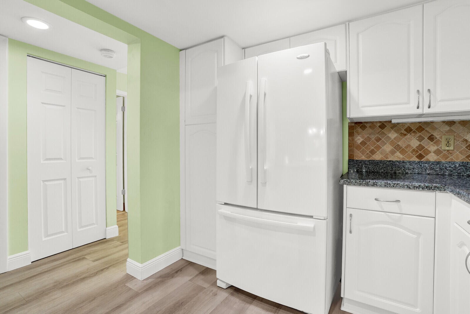 215 Oak Harbour Drive — photo 12