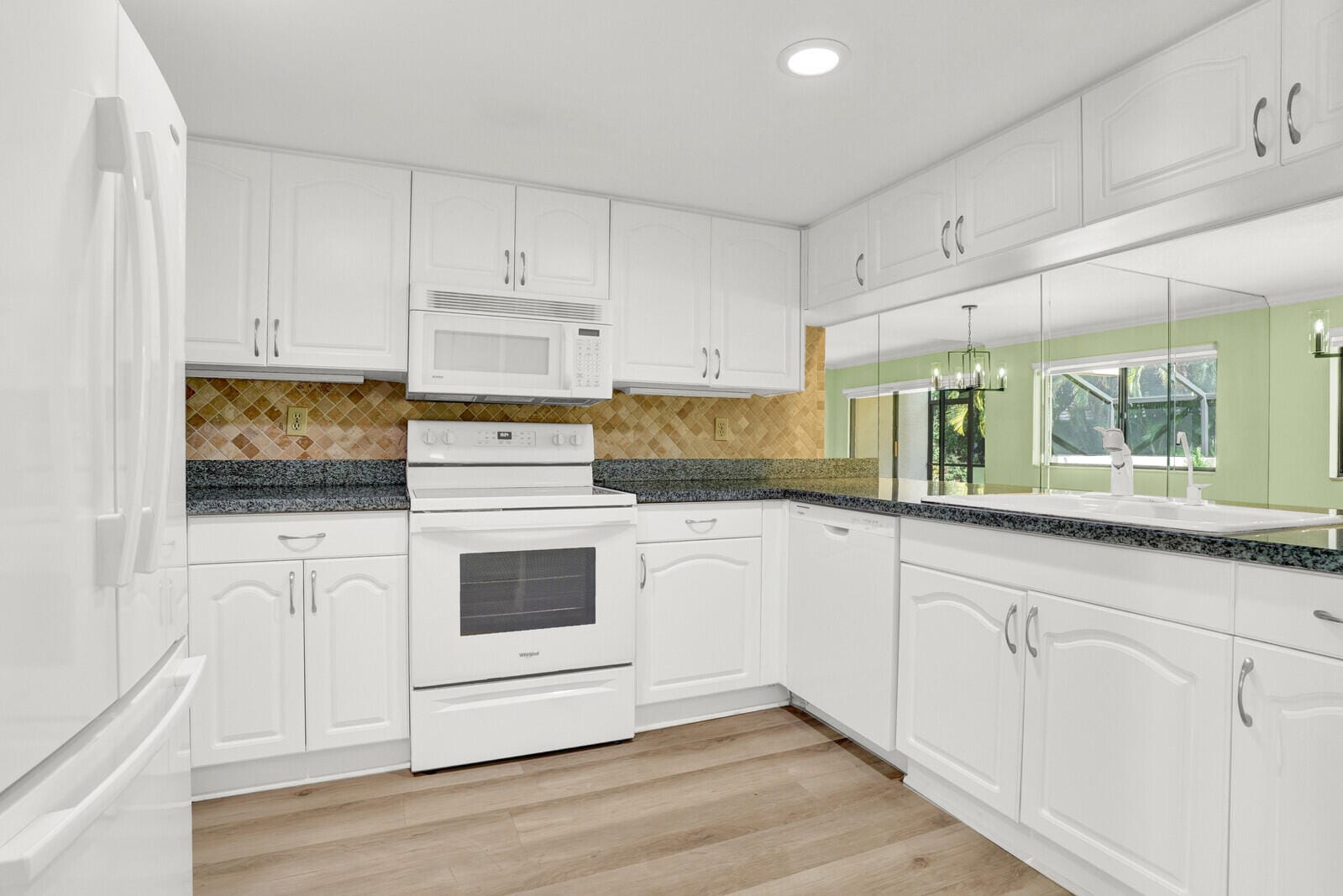 215 Oak Harbour Drive — photo 9