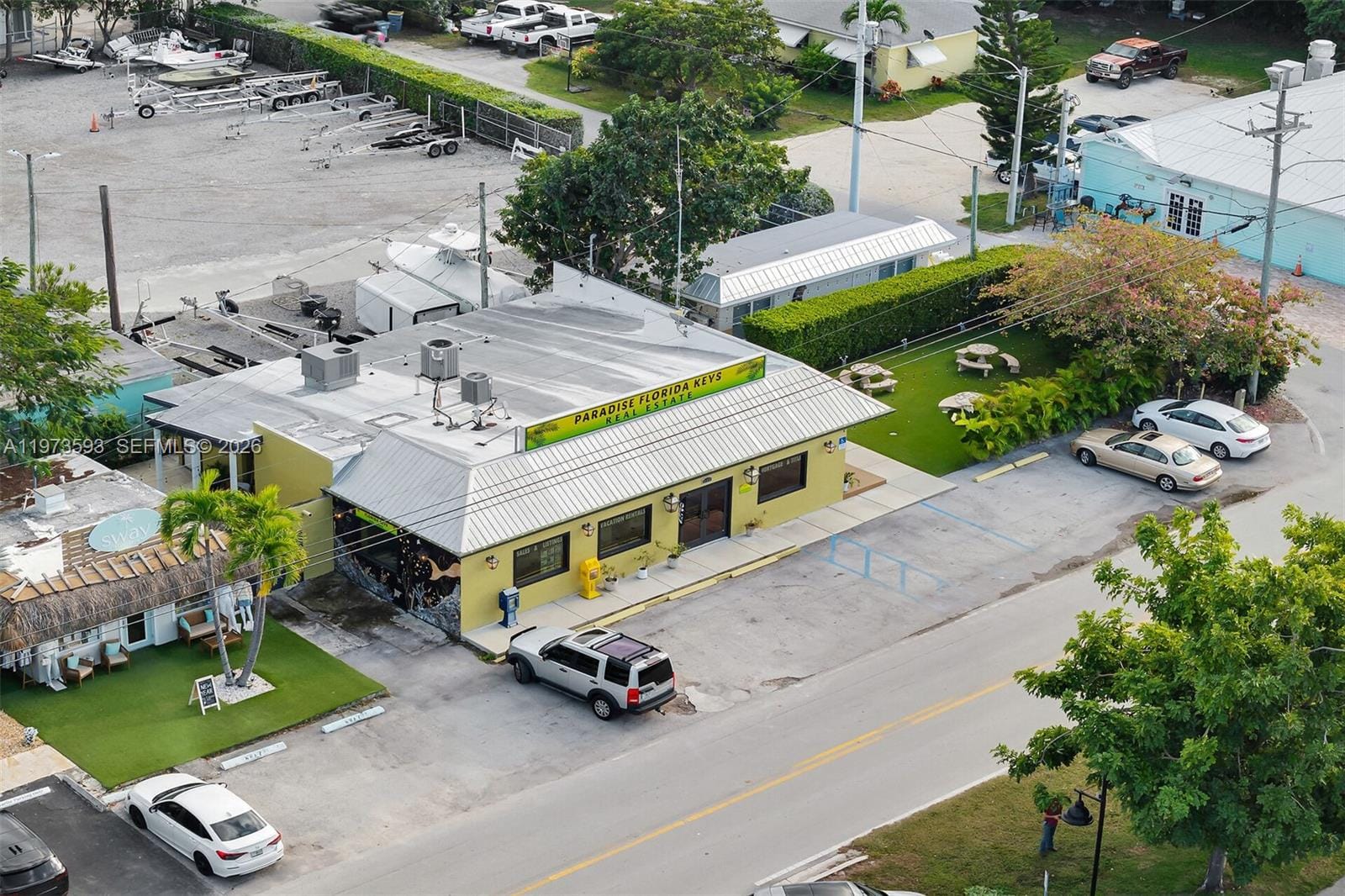 105 Palm Ave. — photo 3