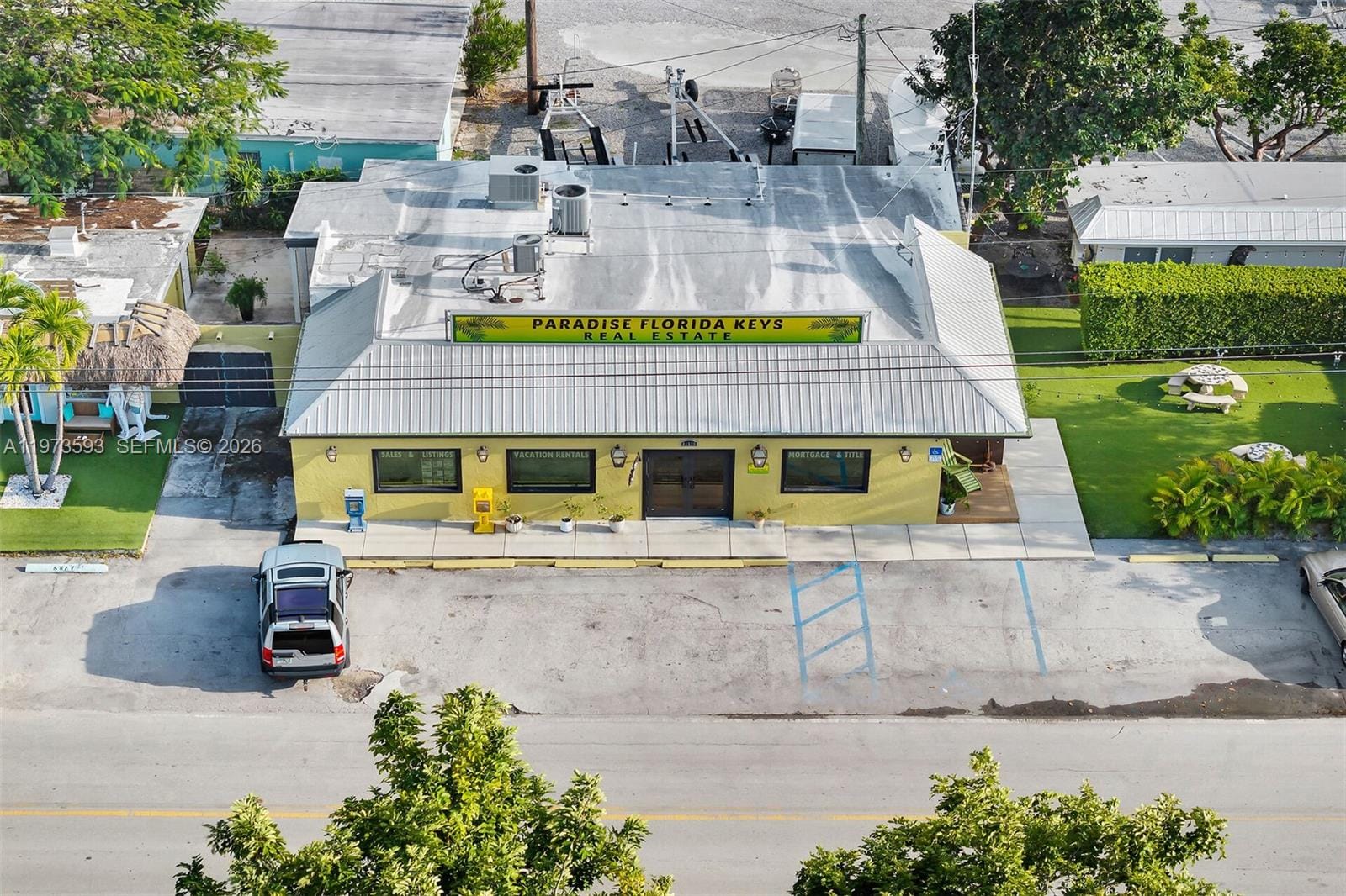 105 Palm Ave. — photo 4