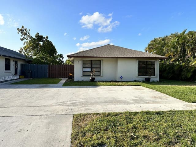 1490 Summit Run Circle, sold in Summit Pines Unit 3, West Palm Beach, FL
