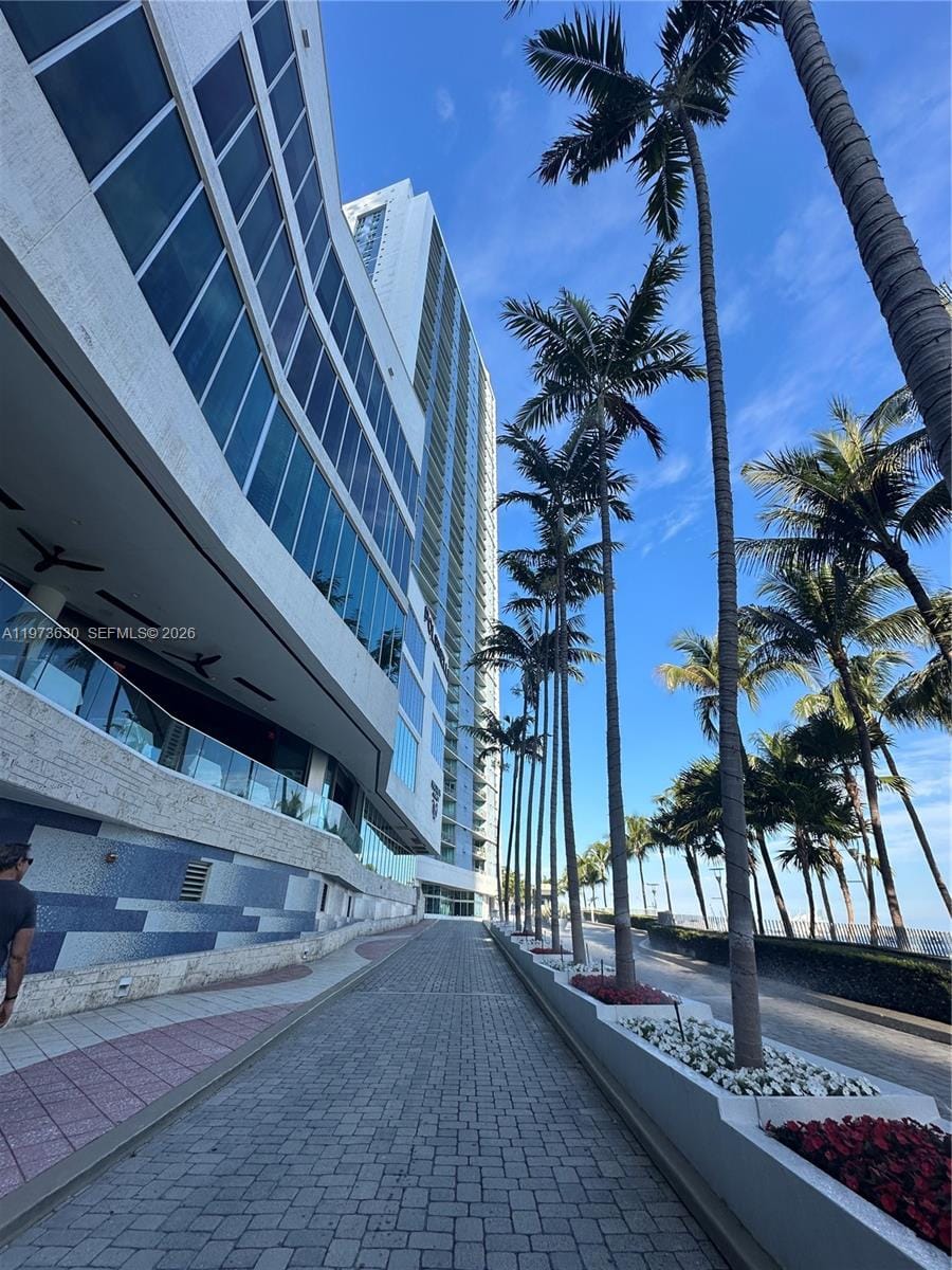 335 S Biscayne Boulevard 1002 — photo 3