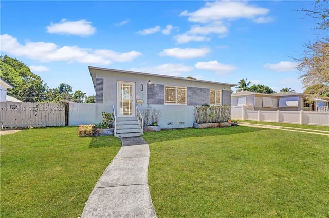 2462 Washington Street, sold in Washington Heights, Hollywood, FL