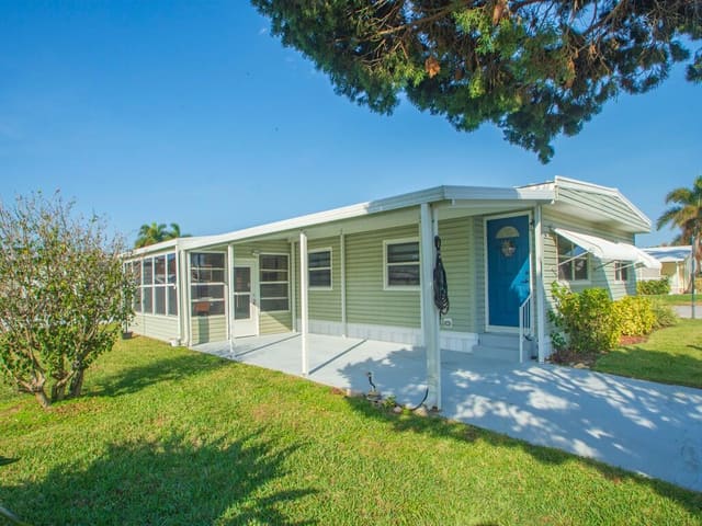 309 NE Pinelake Village Boulevard, sold in Pinelake Village, Jensen Beach, FL