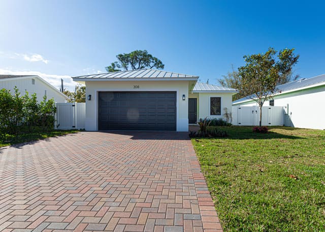 308 4th Street, sold in Pine Gardens, Jupiter, FL