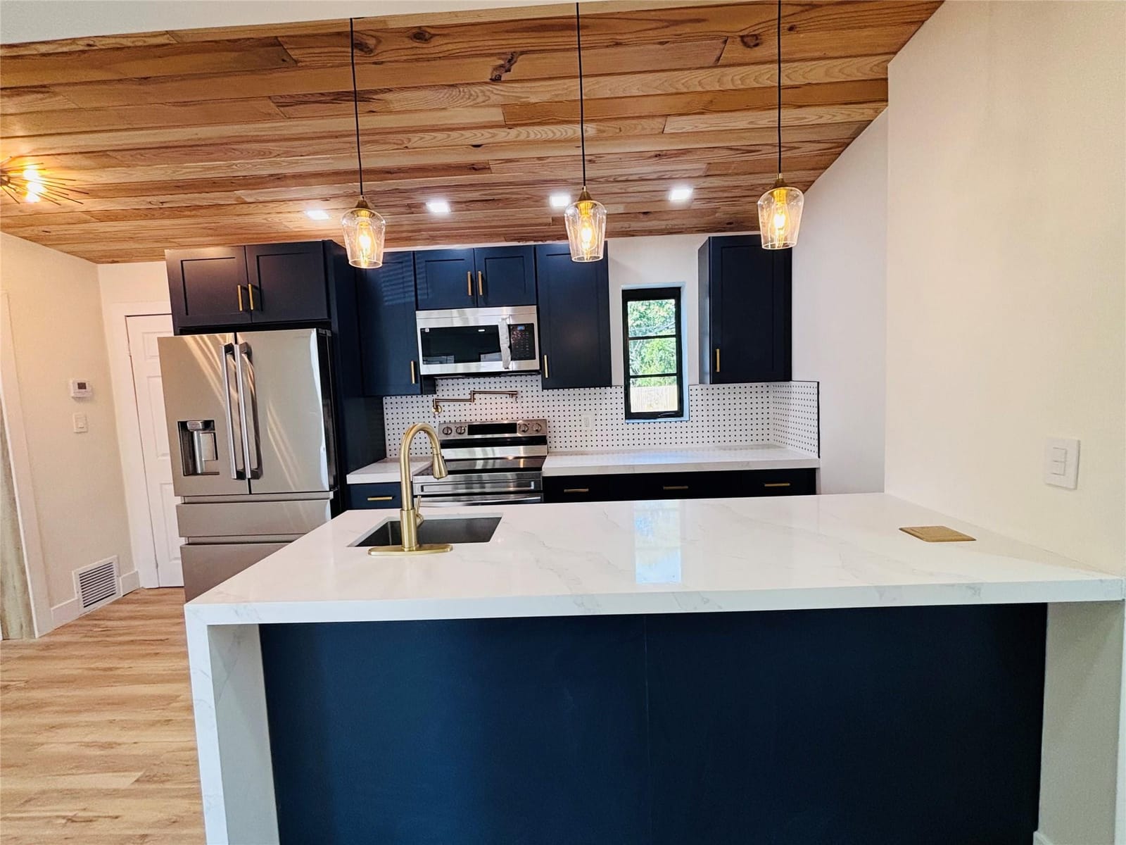 105 NW 28th Way, Fort Lauderdale, FL 33311