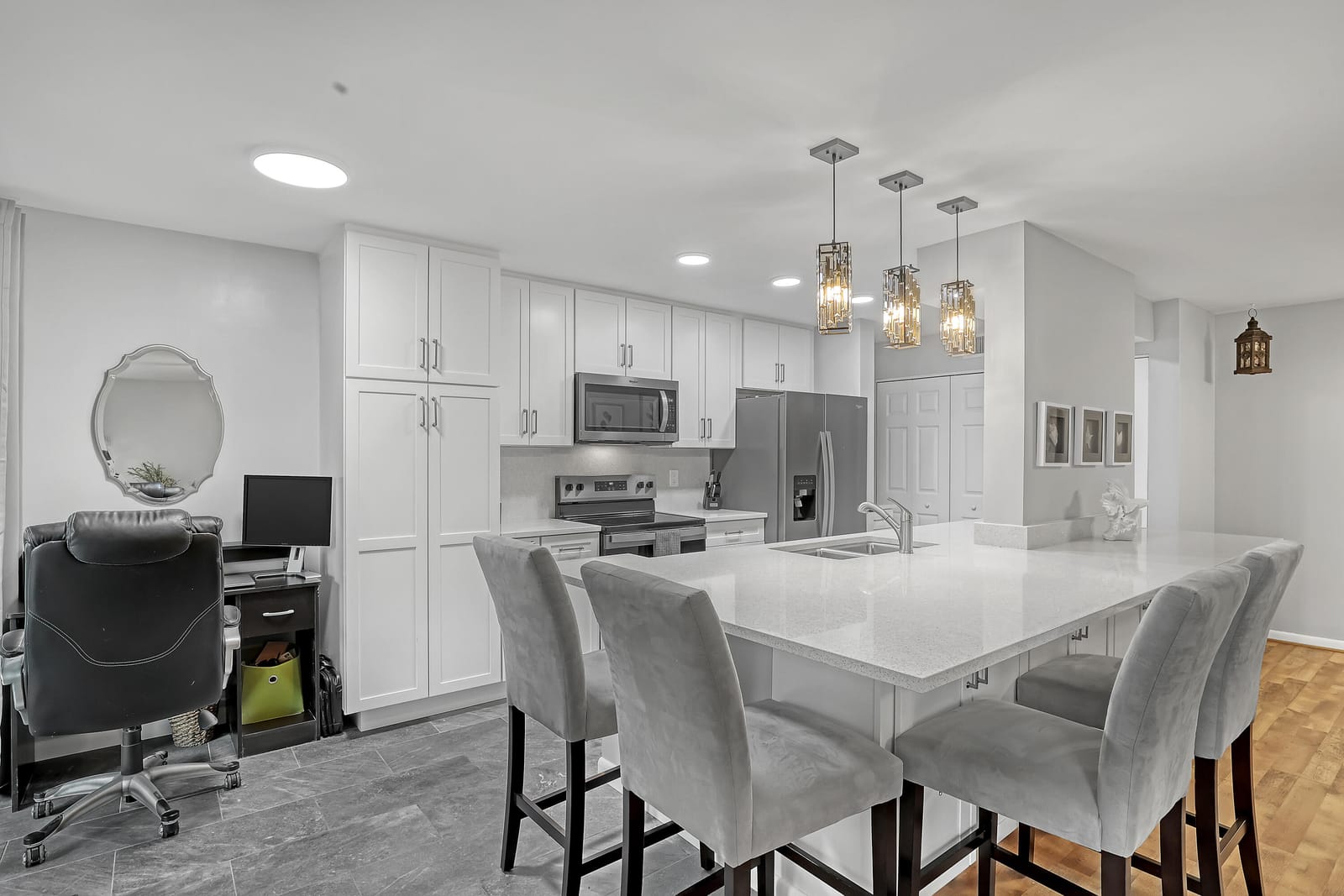 105 Half Moon Circle F1 — photo 2