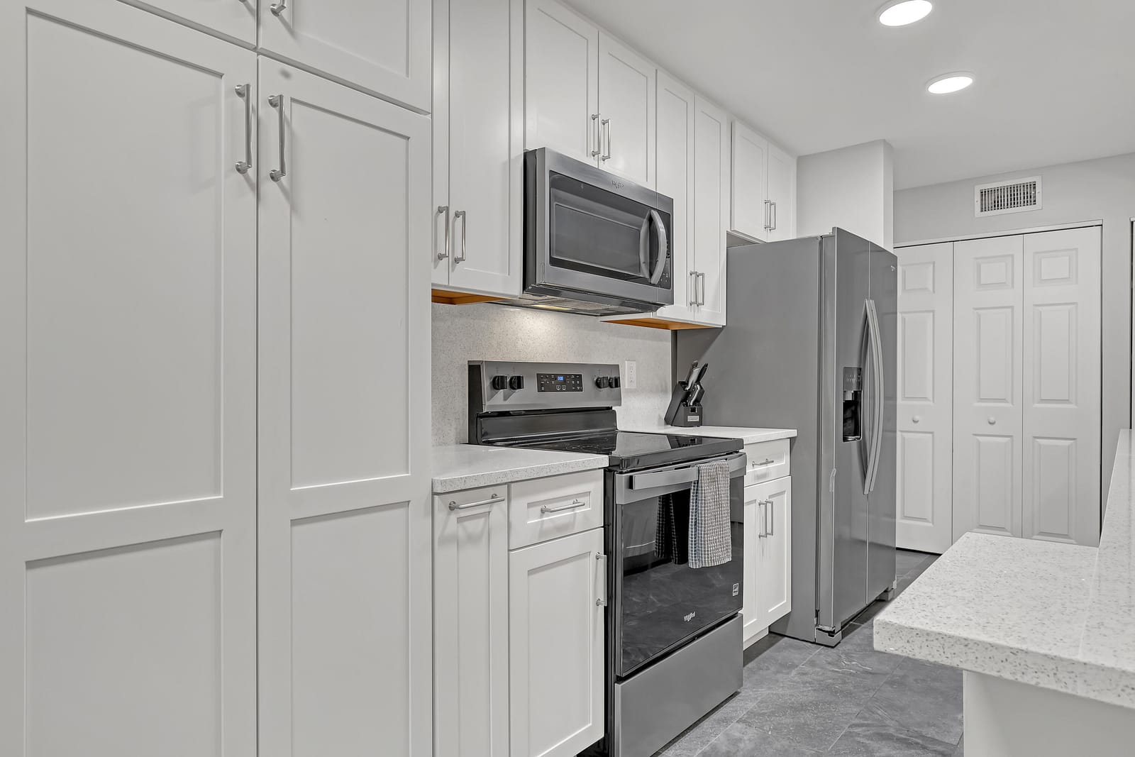105 Half Moon Circle F1 — photo 4