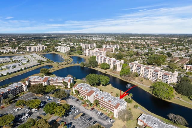 27 Abbey Lane 307, sold in Villages Of Oriole Abbey Condo, Delray Beach, FL