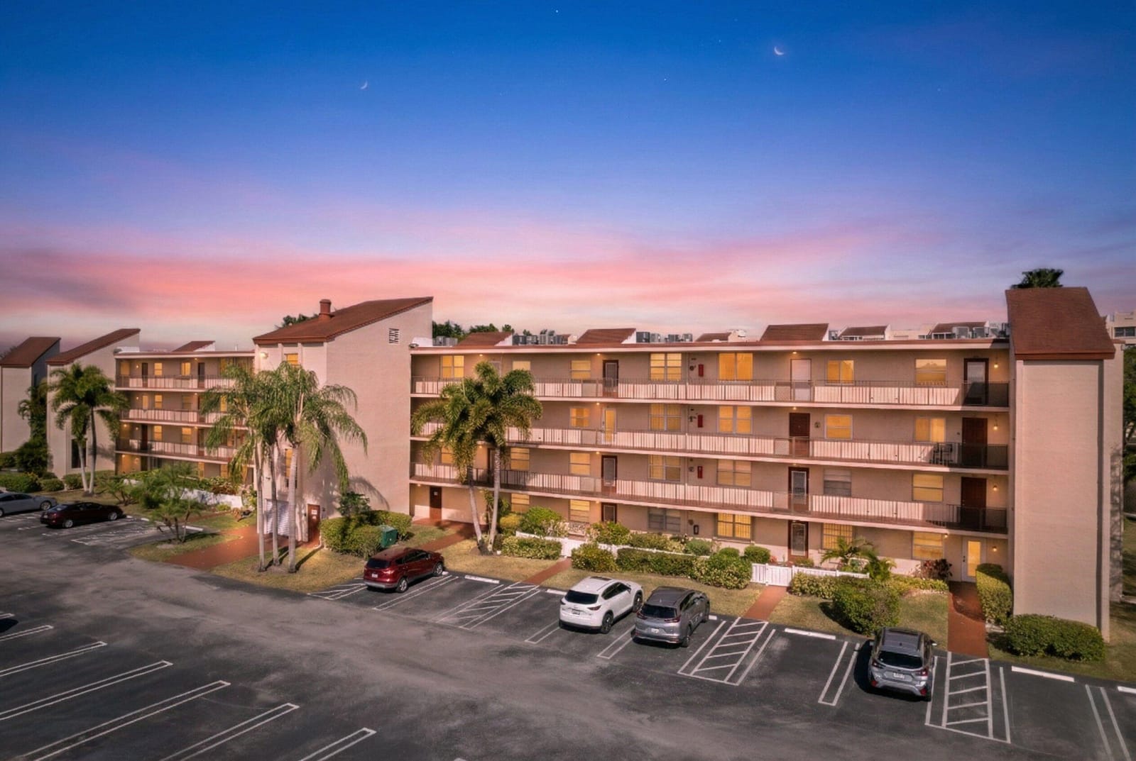 27 Abbey Lane 307, Delray Beach, FL 33446 photo 2