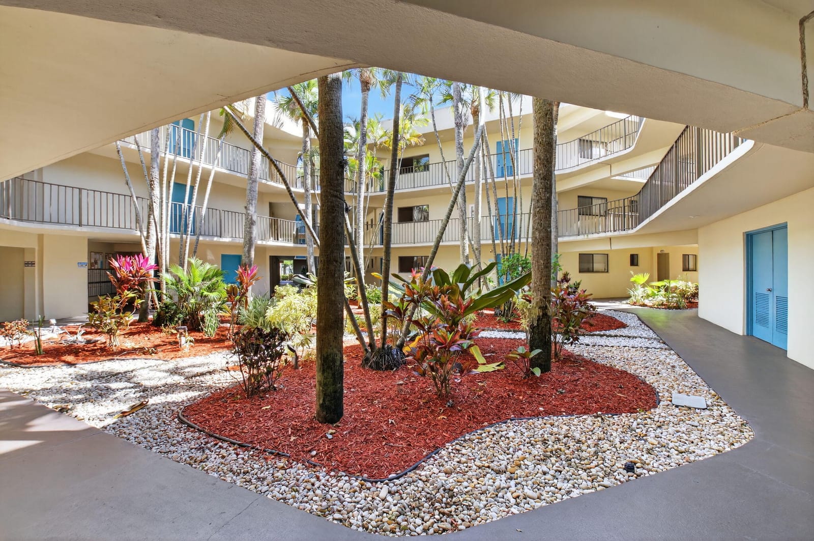 5190 Las Verdes Circle 120, Delray Beach, FL 33484 photo 3