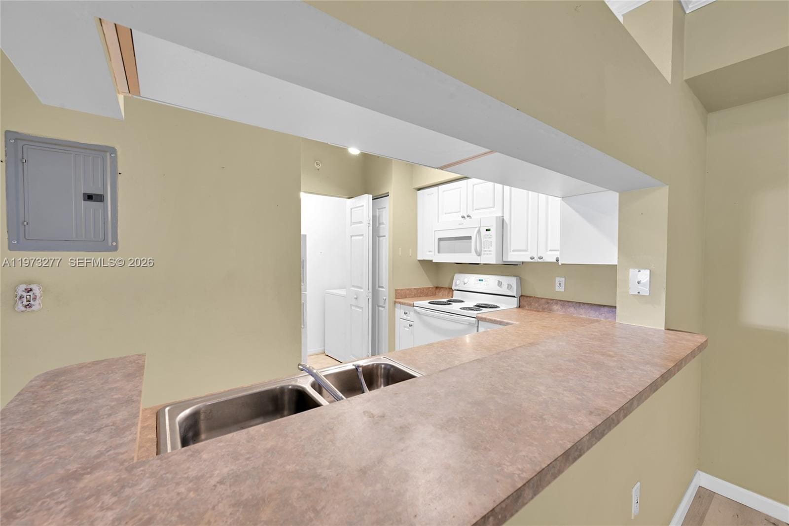 17150 N Bay Road 2210, Sunny Isles Beach, FL 33160 photo 2