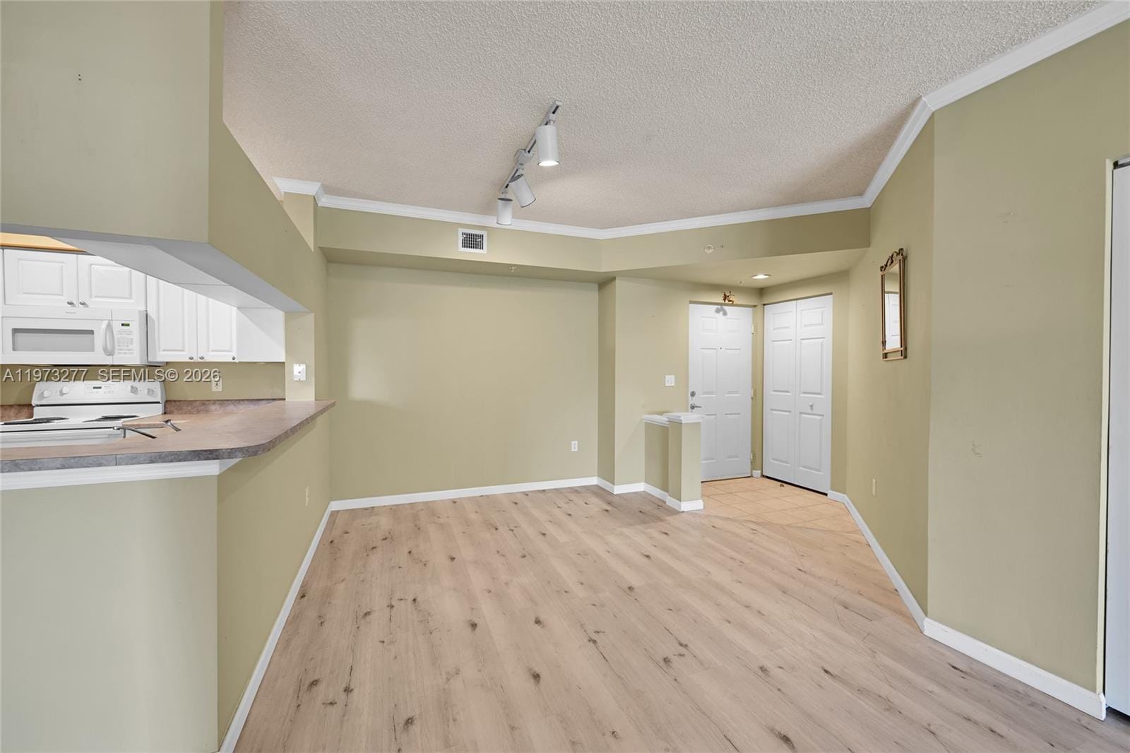 17150 N Bay Road 2210, Sunny Isles Beach, FL 33160 photo 6