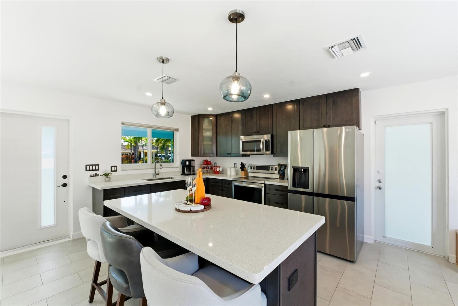 1741 NE 40th Street, Oakland Park, FL 33334 photo 2