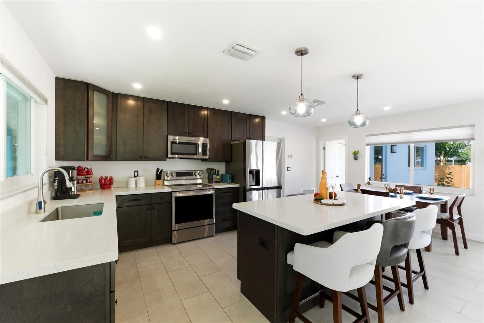 1741 NE 40th Street, Oakland Park, FL 33334 photo 5