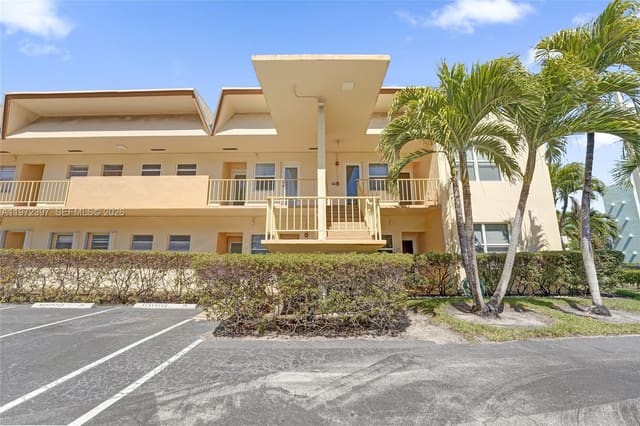 851 NE 14th Avenue 401, sold in Irvington Gardens Condo, Hallandale Beach, FL
