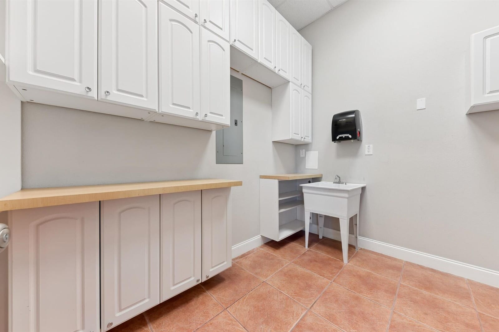 826 N Dixie Highway 11-15, Lantana, FL 33462 photo 12