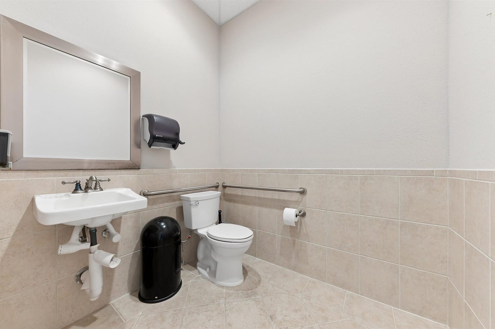 826 N Dixie Highway 11-15, Lantana, FL 33462 photo 16