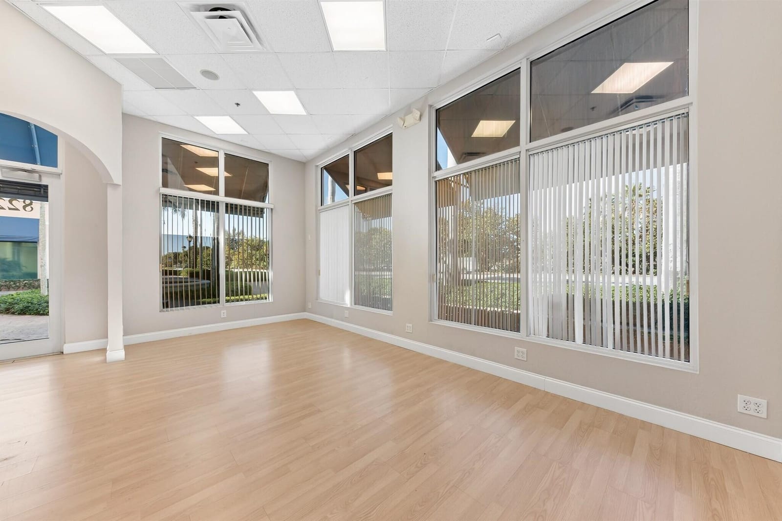 826 N Dixie Highway 11-15, Lantana, FL 33462 photo 3