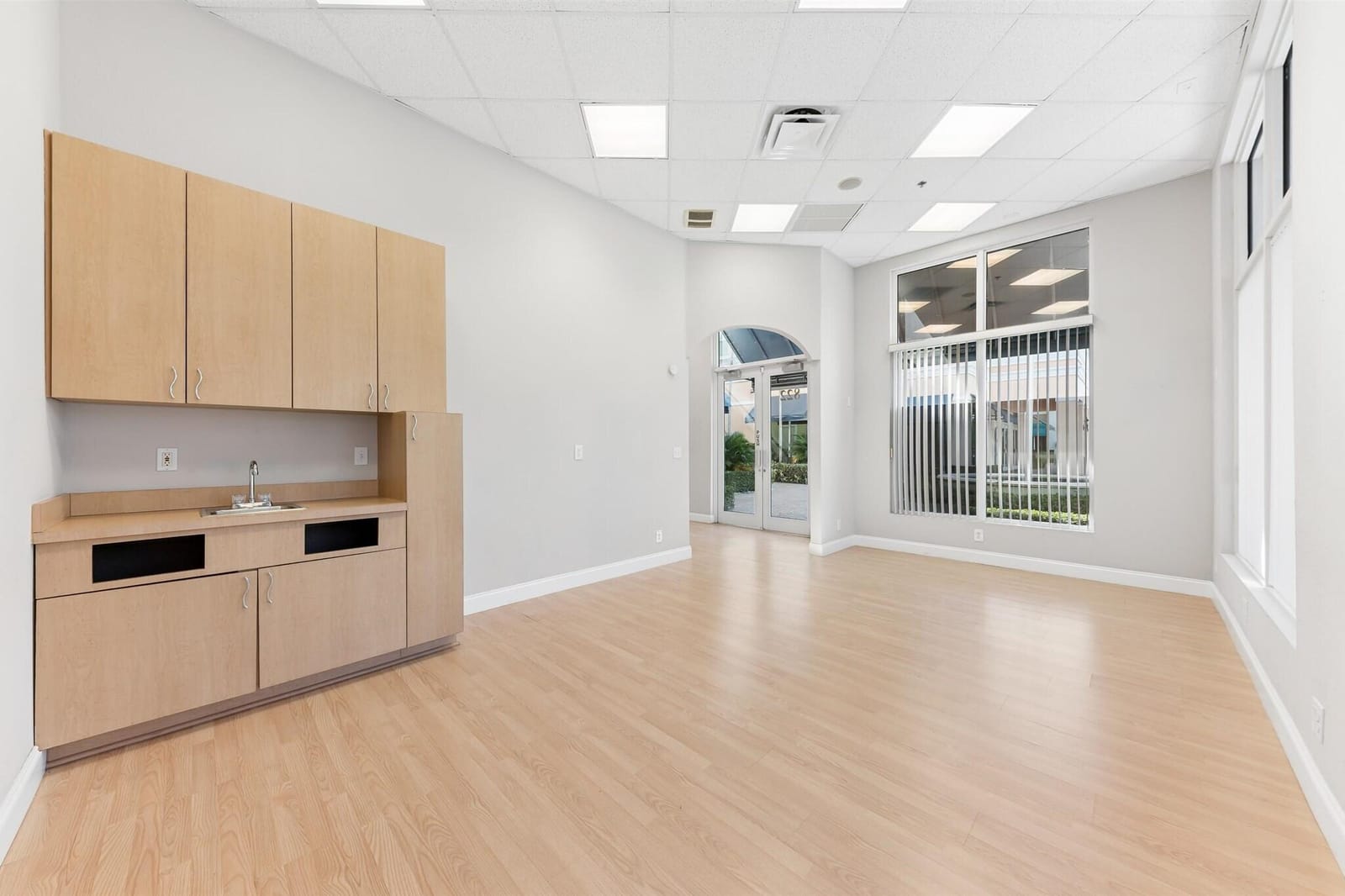 826 N Dixie Highway 11-15, Lantana, FL 33462 photo 4