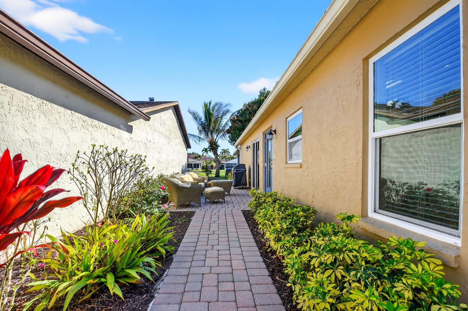5198 Mirror Lakes Boulevard, Boynton Beach, FL 33472 photo 3