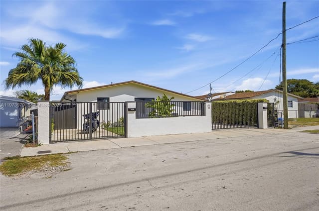 9007 SW 38th Street, Miami, FL 33165