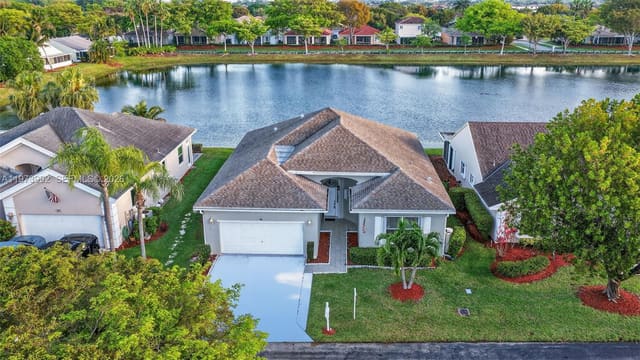 2385 SE 7th Place, Homestead, FL 33033