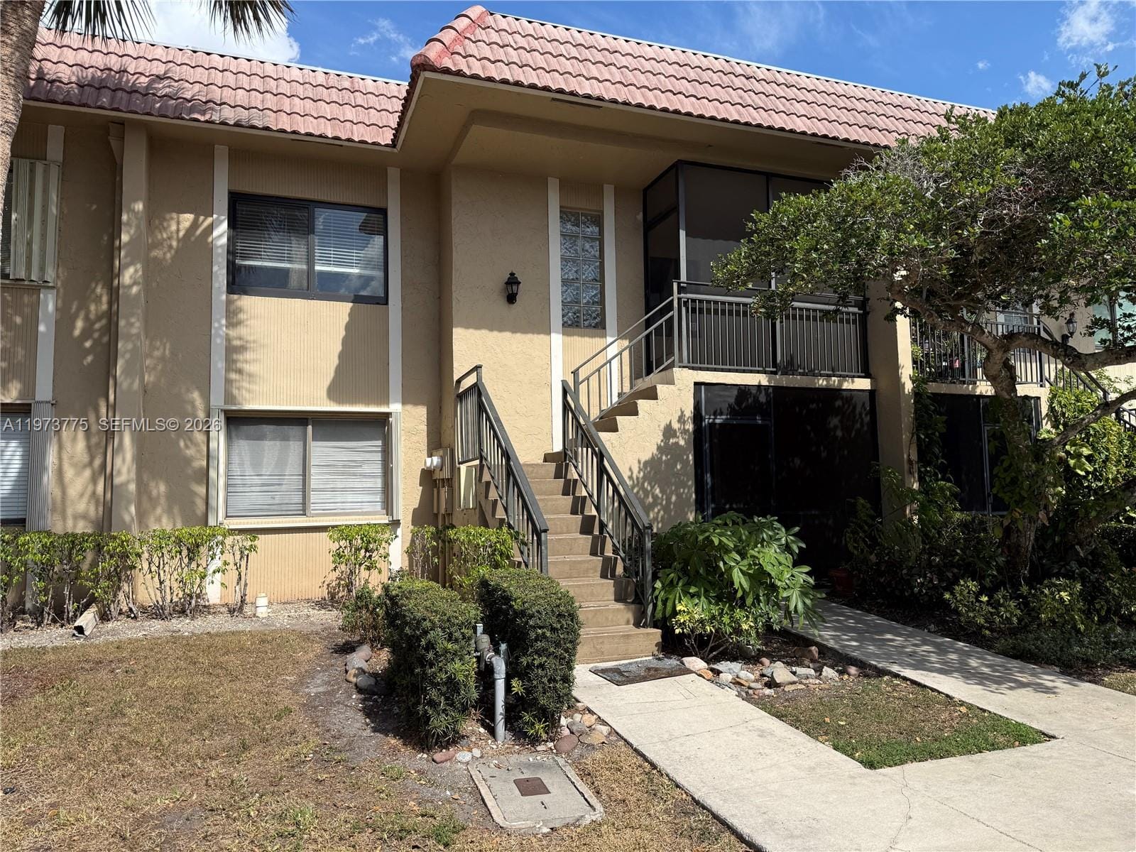 302 Lakeview Drive 204, Weston, FL 33326