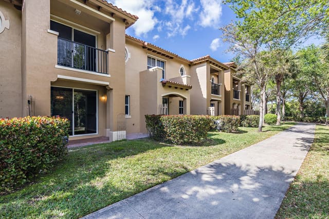 2912 Hidden Hills Road 1205, sold in Links At Emerald Dunes Condo, West Palm Beach, FL