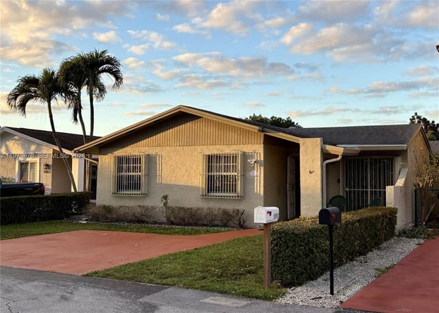 10611 SW 23rd Terrace, sold in Les Chalets, Miami, FL