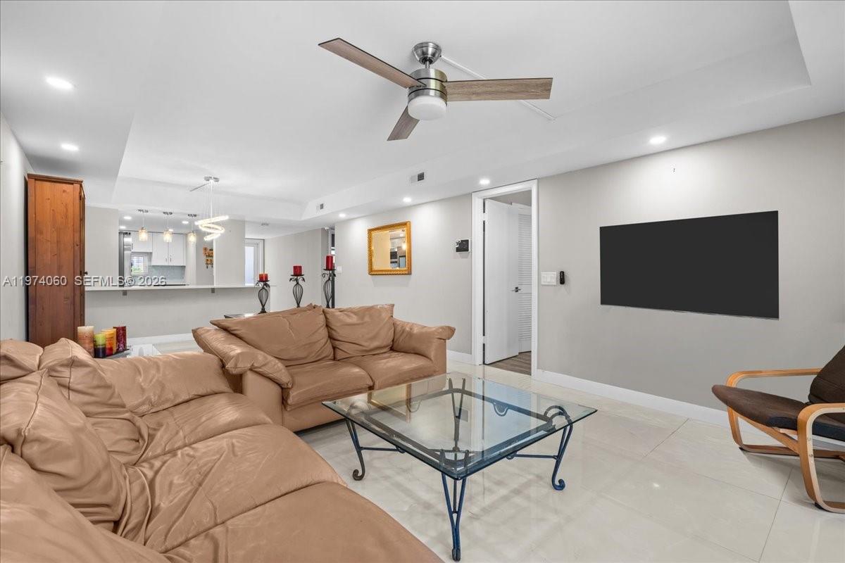 811 S Hollybrook Drive 208, Pembroke Pines, FL 33025, Pembroke Pines