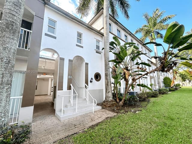 4351 SW 160th Avenue 209, sold in Courtyards Two Condo, Miramar, FL
