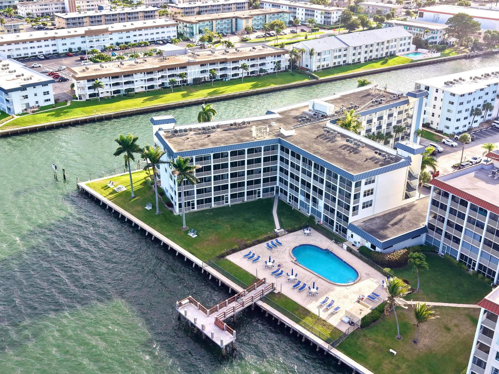 100 Paradise Harbour Boulevard 304 — photo 4