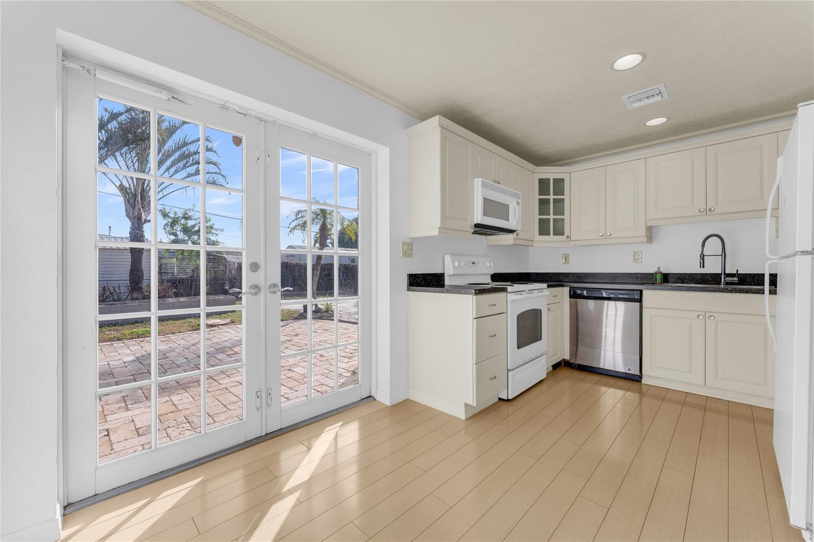 2132 SW 50th Avenue — photo 12