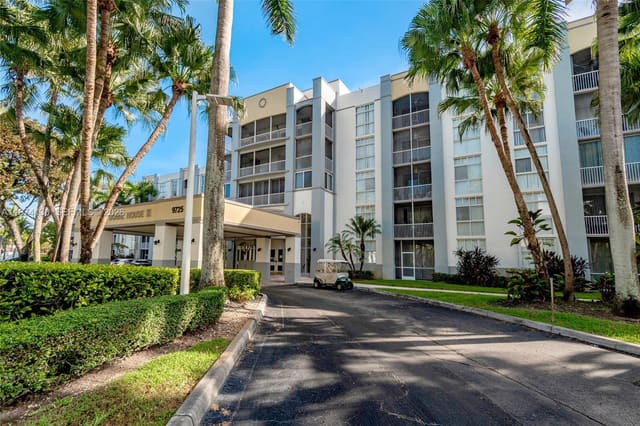 9725 NW 52nd Street 213, sold in Doral House Condo No 3, Doral, FL