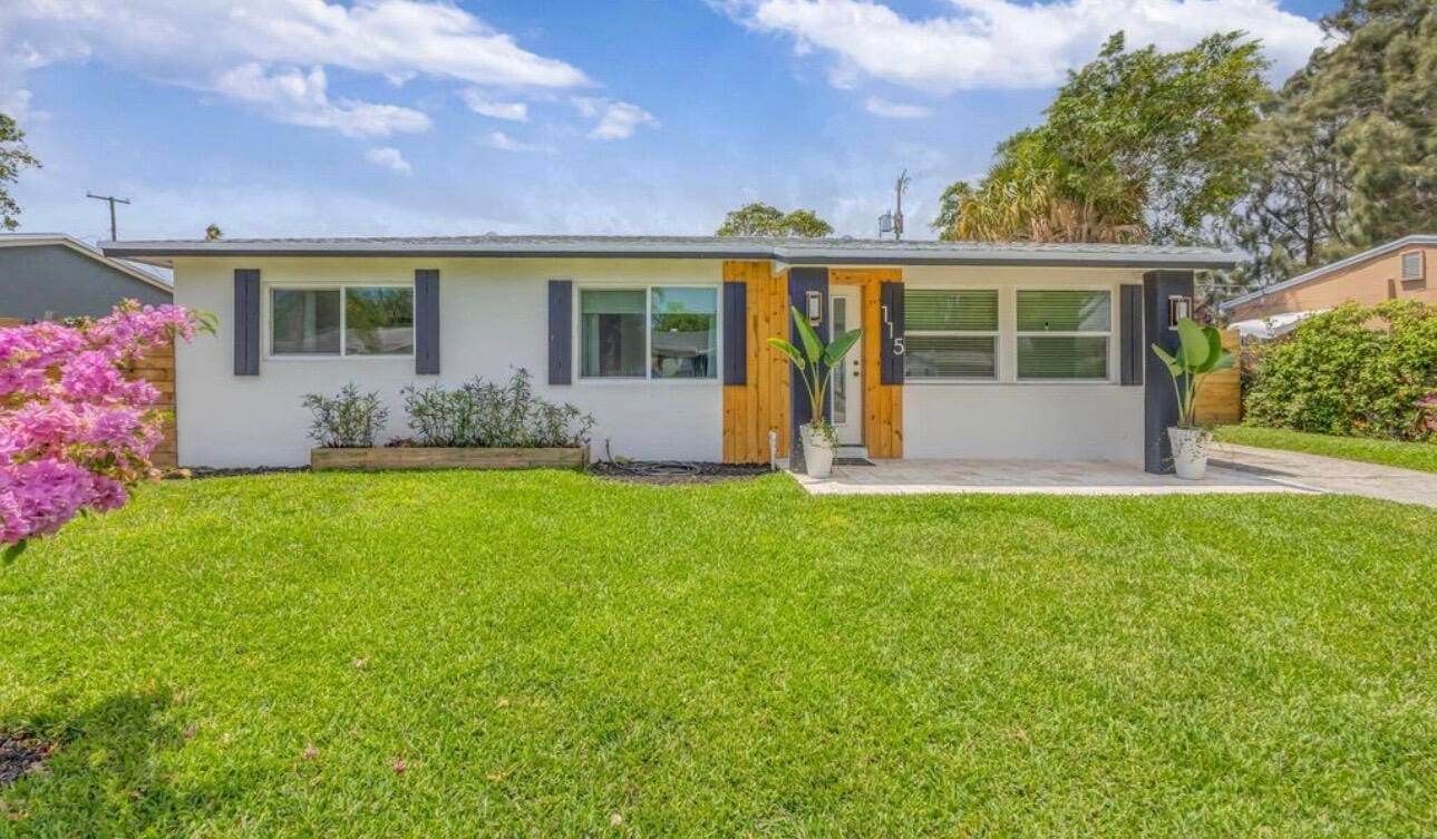 115 W 31st Court, Riviera Beach, FL 33404
