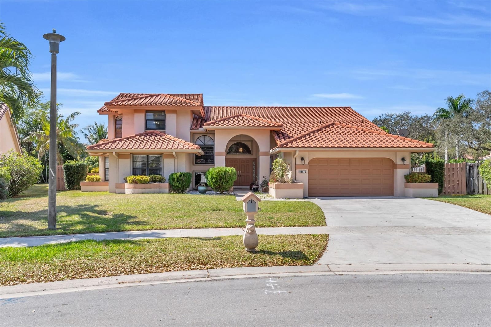 10170 NW 10th Street — photo 3