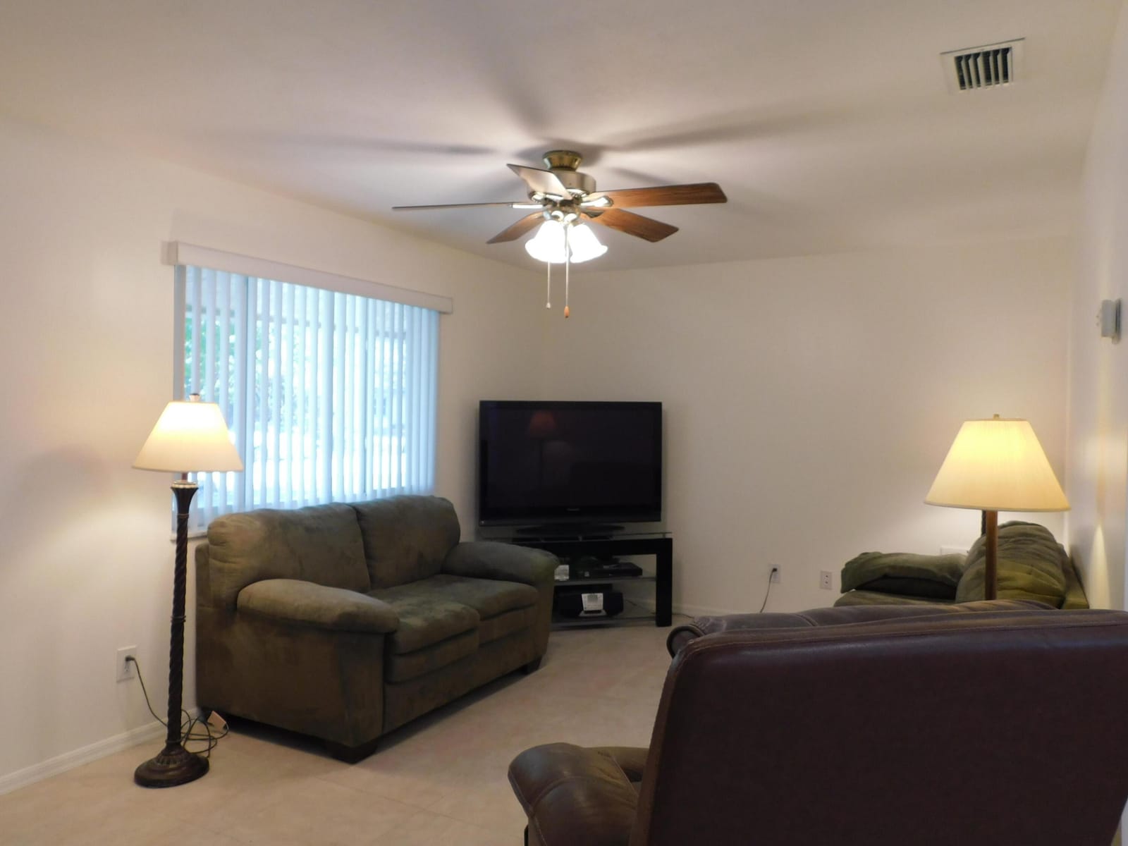 625 NE Larkspur Lane — photo 3