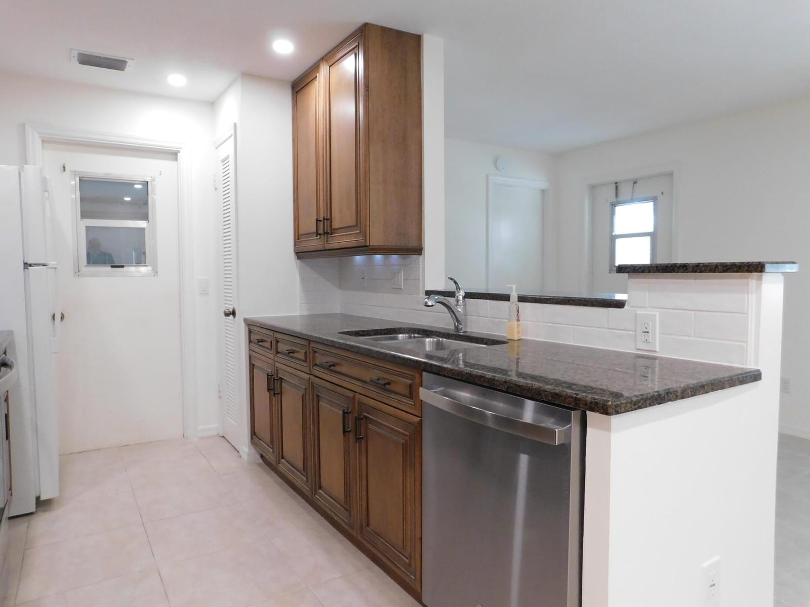 625 NE Larkspur Lane — photo 6