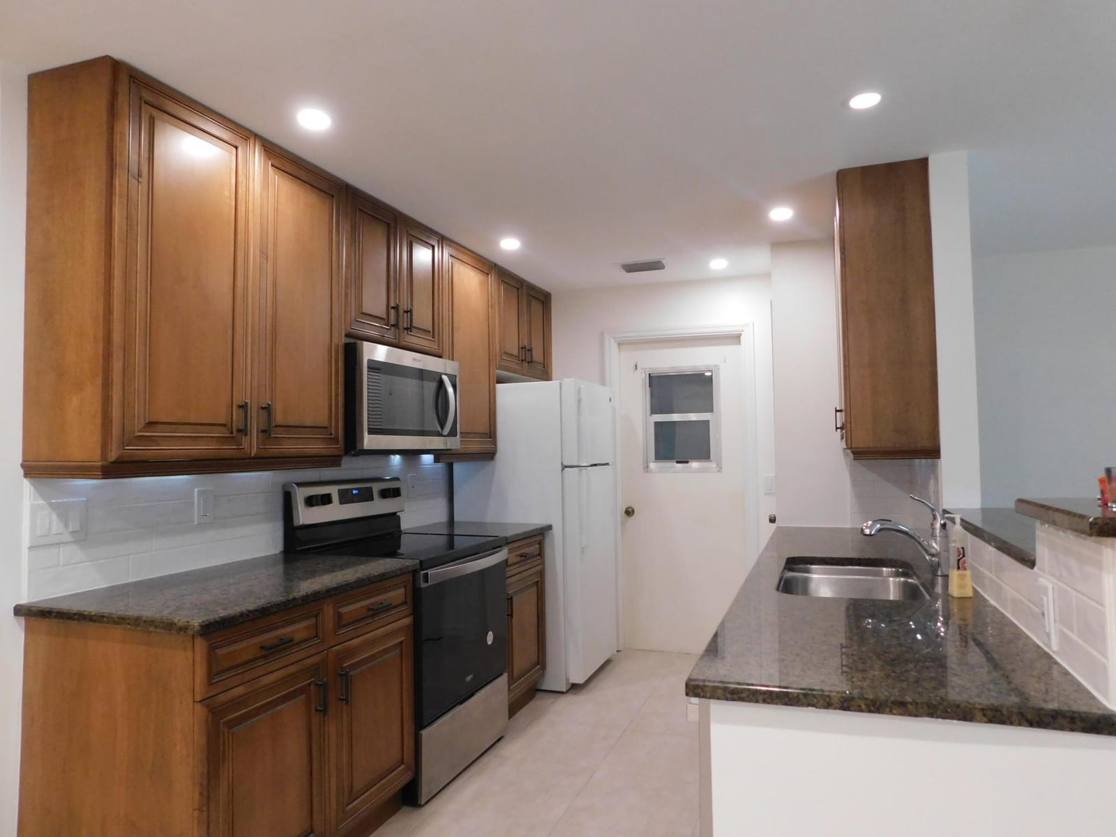 625 NE Larkspur Lane — photo 7