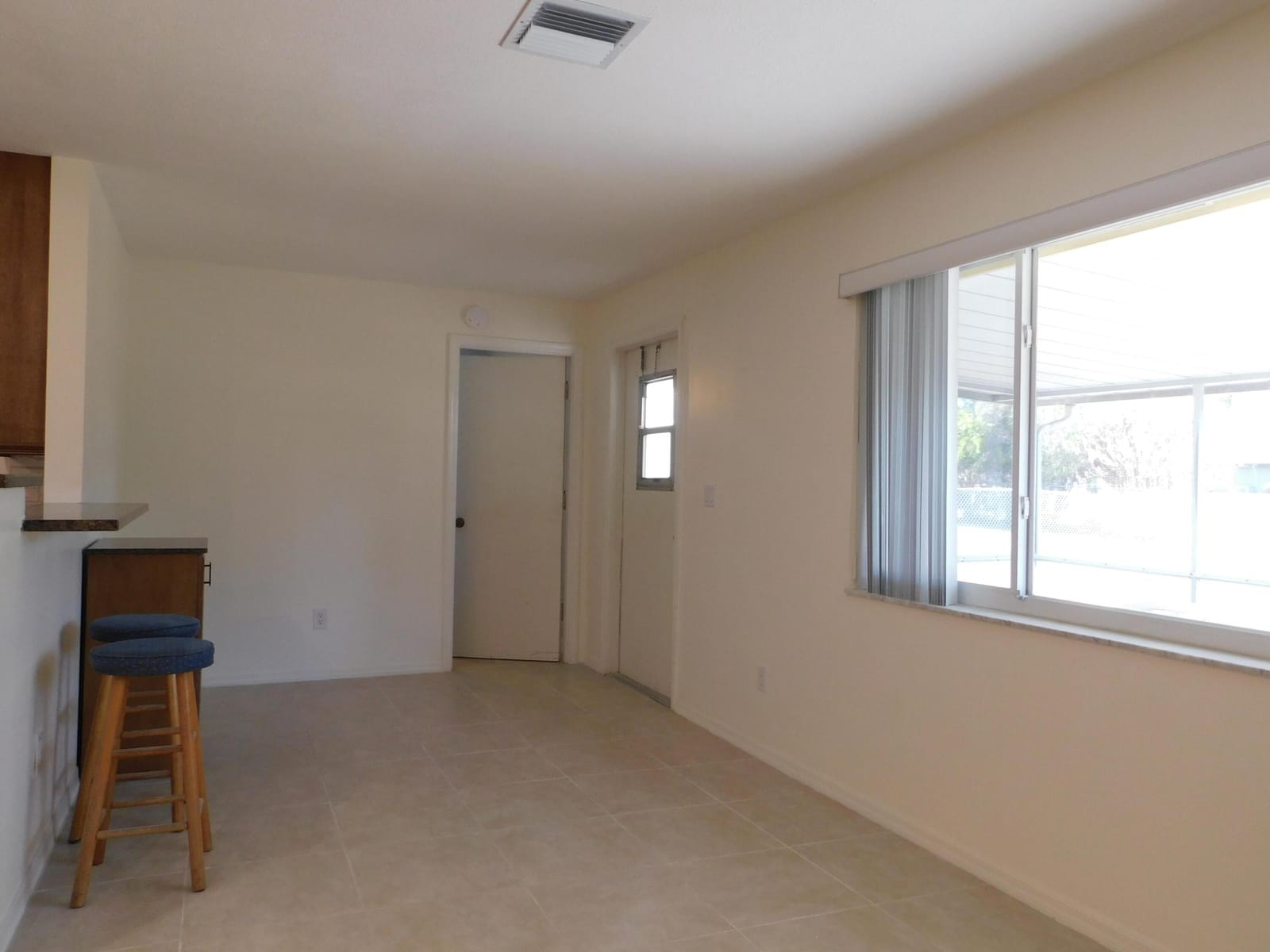 625 NE Larkspur Lane — photo 8