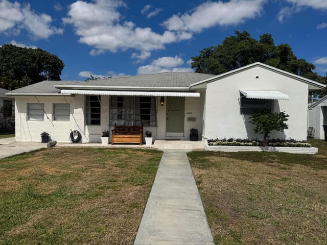 2615 Garfield Street, Hollywood, FL 33020