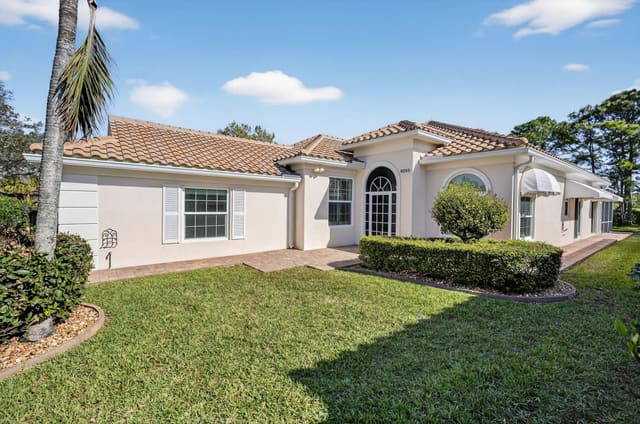 8293 SE Palm Hammock Lane, sold in Double Tree, Hobe Sound, FL